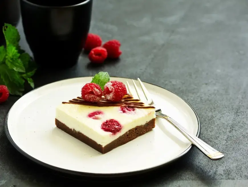 Ukusni kolač od sira i malina