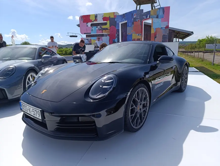 Spektakl na točkovima: Porsche 911 zasijao na promociji u Banjaluci (FOTO)