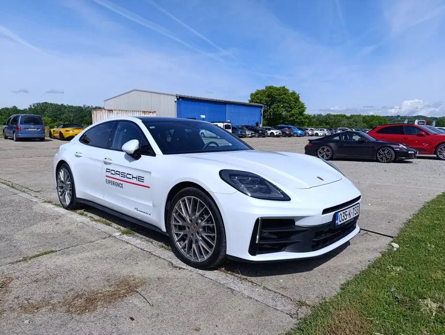 Spektakl na točkovima: Porsche 911 zasijao na promociji u Banjaluci (FOTO)