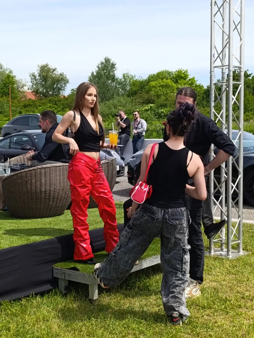 Spektakl na točkovima: Porsche 911 zasijao na promociji u Banjaluci (FOTO)