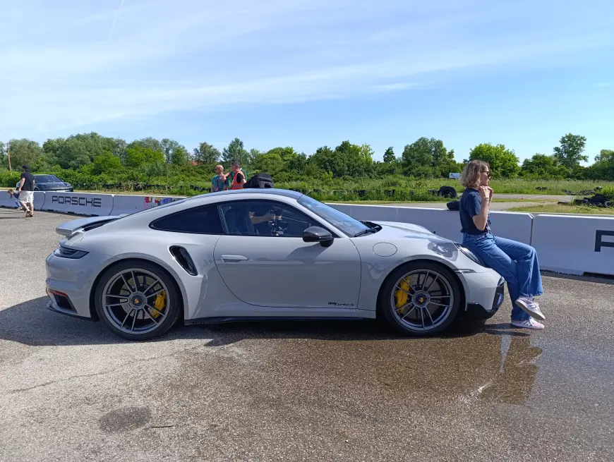 Spektakl na točkovima: Porsche 911 zasijao na promociji u Banjaluci (FOTO)