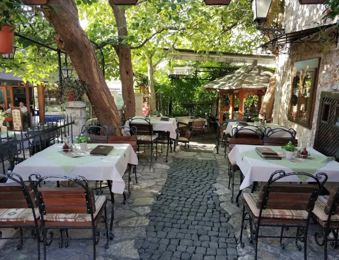 Restoran Šadrvan: Tradicionalni okusi Mostara koji odolijevaju vremenu